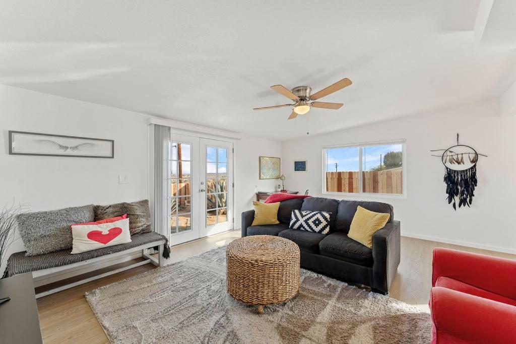 Cozy Stylish Home In The Heart Of Jt Village Joshua Tree Exterior foto