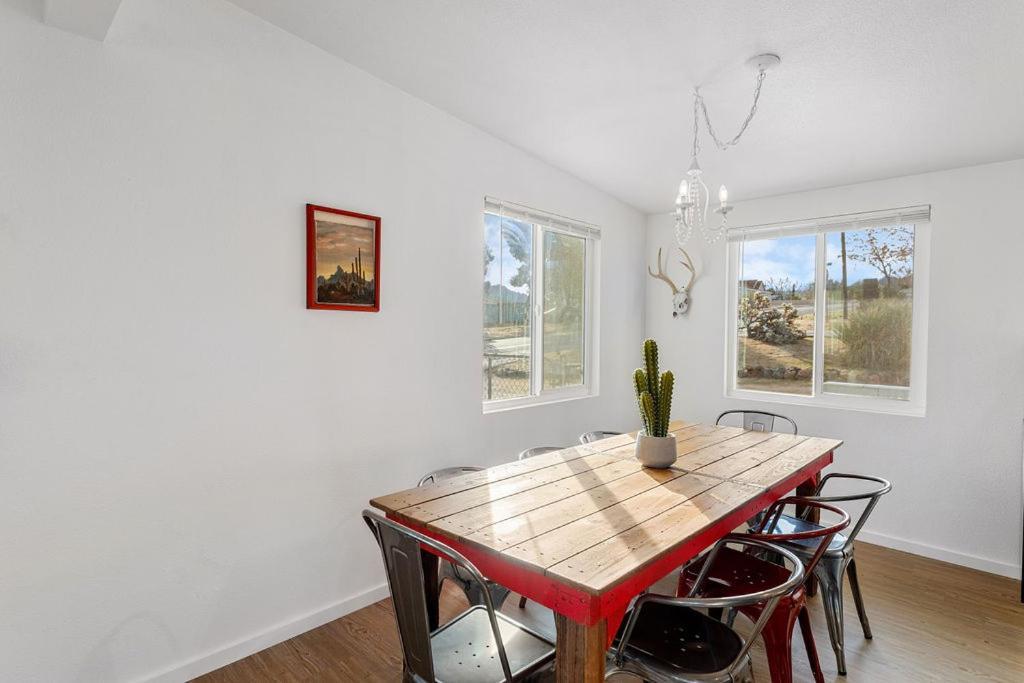 Cozy Stylish Home In The Heart Of Jt Village Joshua Tree Exterior foto
