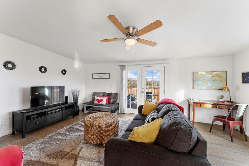 Cozy Stylish Home In The Heart Of Jt Village Joshua Tree Exterior foto