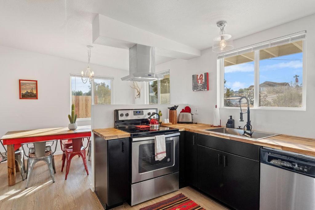 Cozy Stylish Home In The Heart Of Jt Village Joshua Tree Exterior foto